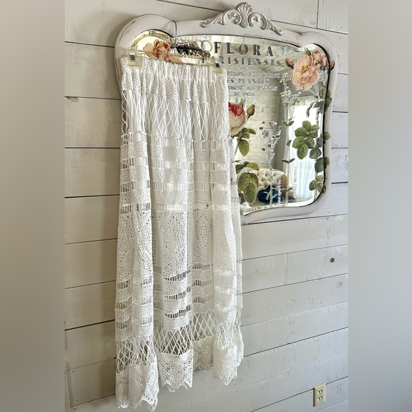 White crochet skirt - Picture 2 of 5